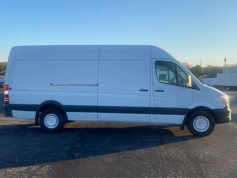 Used 2015 Freightliner Sprinter 2500 image 4