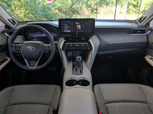 Used 2024 Toyota Venza Limited image 20