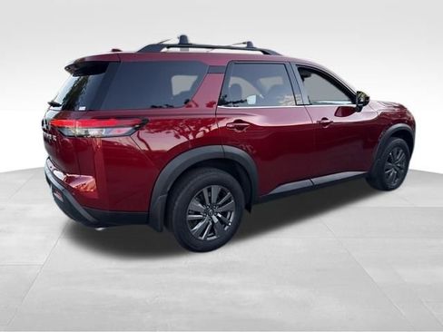Used 2025 Nissan Pathfinder SV image 5