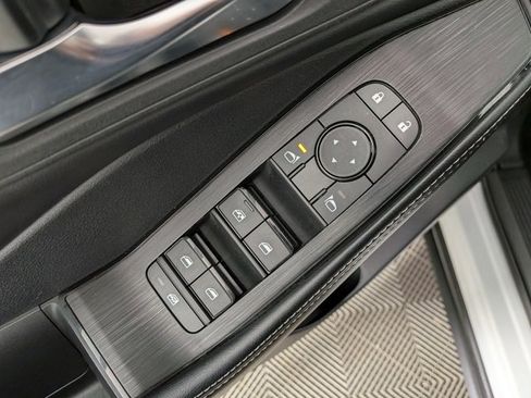 Used 2024 Nissan Rogue SV w/ SV Premium Package image 16