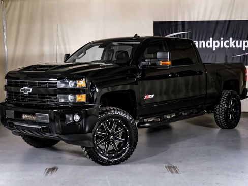 Used 2019 Chevrolet Silverado 2500 LTZ w/ Duramax Plus Package image 4