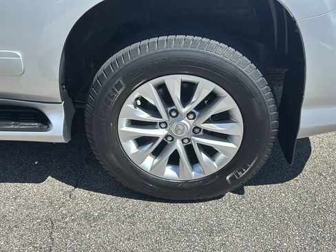 Used 2015 Lexus GX 460 w/ Premium Package AWD/4WD image 25