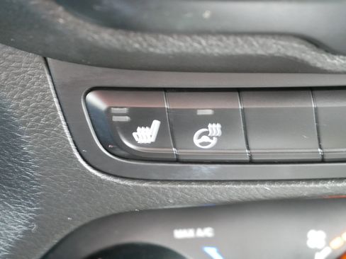 Used 2016 Jeep Renegade Limited image 28