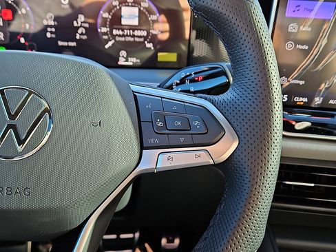 New 2026 Volkswagen Tiguan SE R-Line image 19