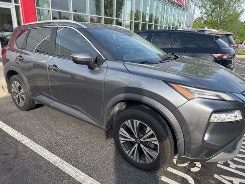 Used 2023 Nissan Rogue SV w/ SV Premium Package image 3