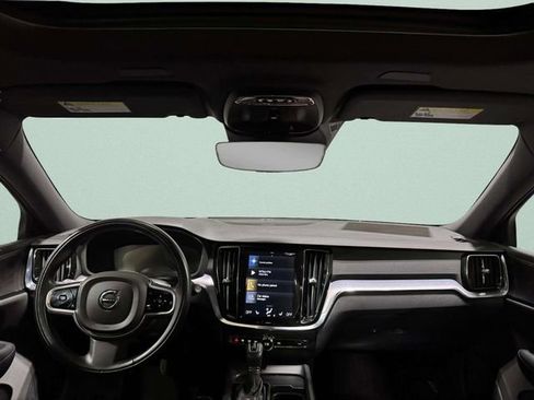 Used 2020 Volvo V60 T5 Momentum FWD image 13