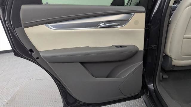 Used 2017 Cadillac XT5 Luxury w/ Driver Awareness Package FWD image 14