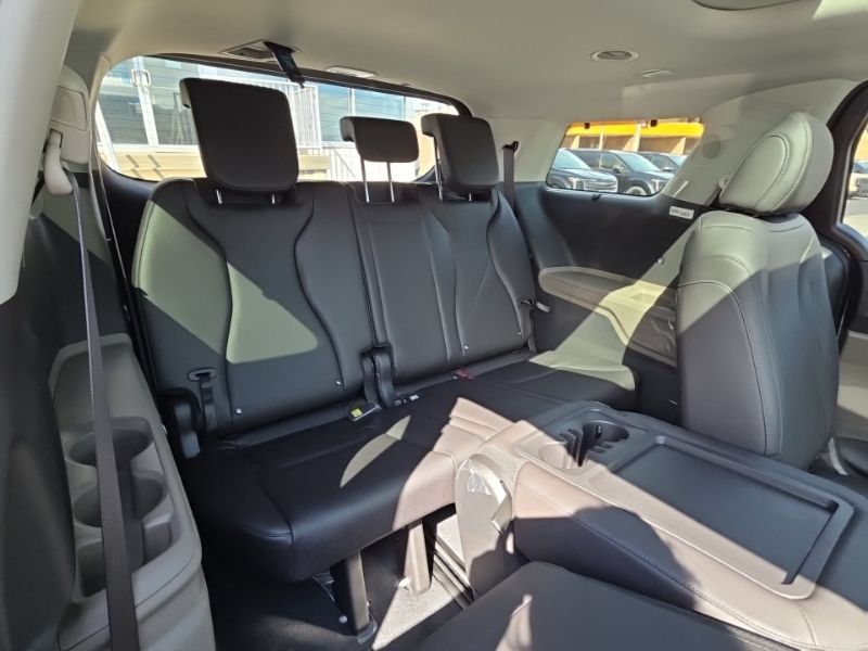 New 2027 Kia Carnival SX FWD image 20