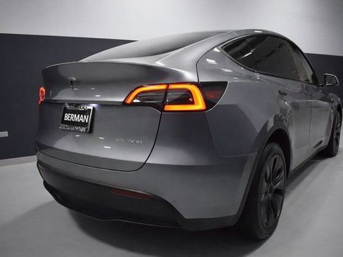 Used 2025 Tesla Model Y Long Range image 8