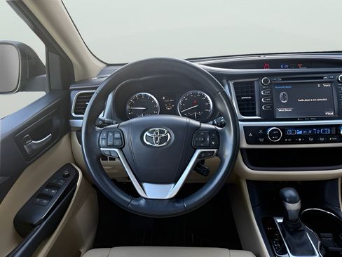 Used 2017 Toyota Highlander XLE FWD image 9