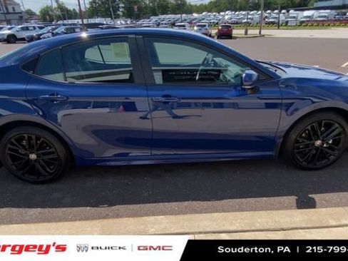 Used 2025 Toyota Camry SE w/ Convenience Package FWD image 11