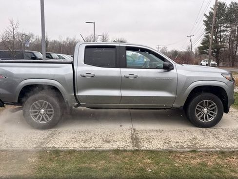 Used 2024 Chevrolet Colorado LT w/ LT Convenience Package image 5