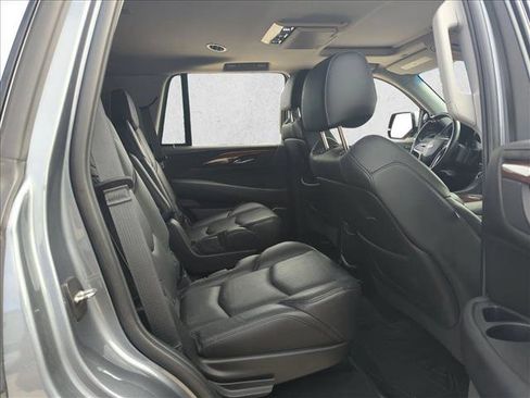Used 2018 Cadillac Escalade Premium Luxury image 19