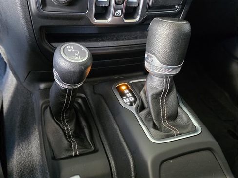 Used 2020 Jeep Gladiator Overland image 23