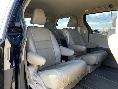 Used 2019 Toyota Sienna XLE FWD image 25