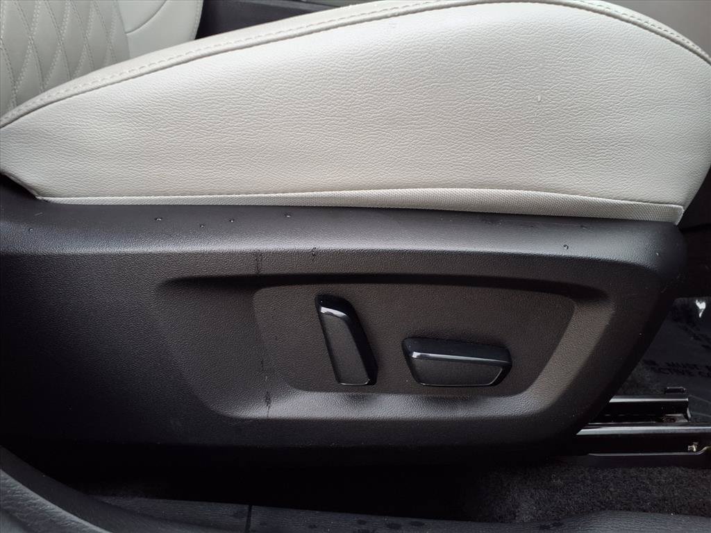 Used 2024 Mitsubishi Outlander SEL FWD image 11