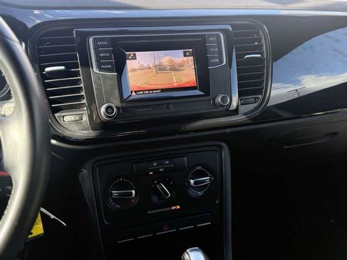 Used 2018 Volkswagen Beetle S image 29