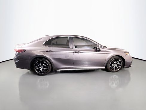 Used 2022 Toyota Camry SE FWD image 11
