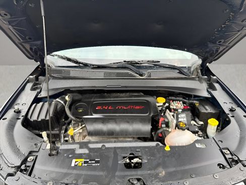 Used 2019 Jeep Compass Latitude w/ Cold Weather Group FWD image 18