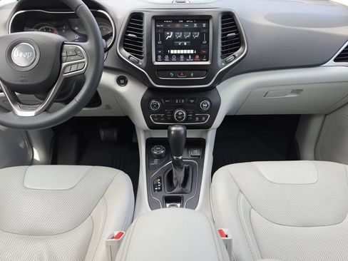 Certified 2022 Jeep Cherokee Latitude Lux w/ Sun & Sound Group AWD/4WD image 15