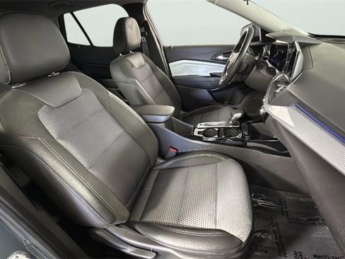 Certified 2025 Chevrolet Trax LT w/ Driver Confidence Package image 31