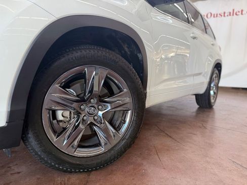 Used 2019 Toyota Highlander Limited Platinum image 22