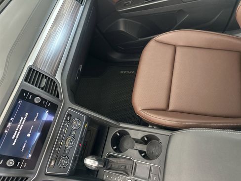 Used 2021 Volkswagen Atlas SE image 23