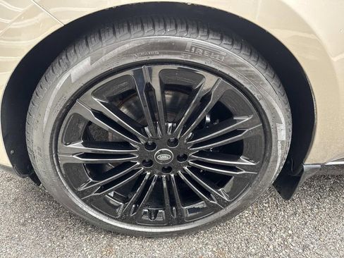 Certified 2024 Land Rover Range Rover Long Wheelbase SE AWD/4WD image 12