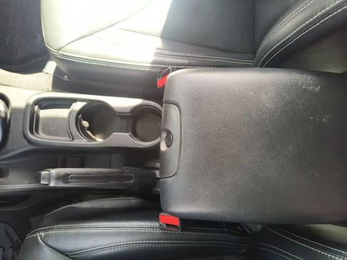 Used 2017 Jeep Wrangler Unlimited Sahara w/ Connectivity Group image 20