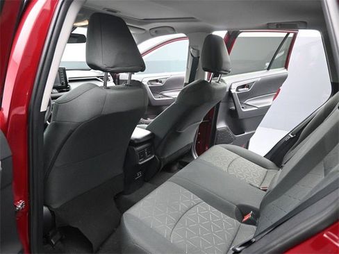 Used 2021 Toyota RAV4 XLE w/ Convenience Package image 19