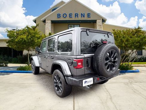 Used 2025 Jeep Wrangler Unlimited Sahara w/ Safety Group AWD/4WD image 3