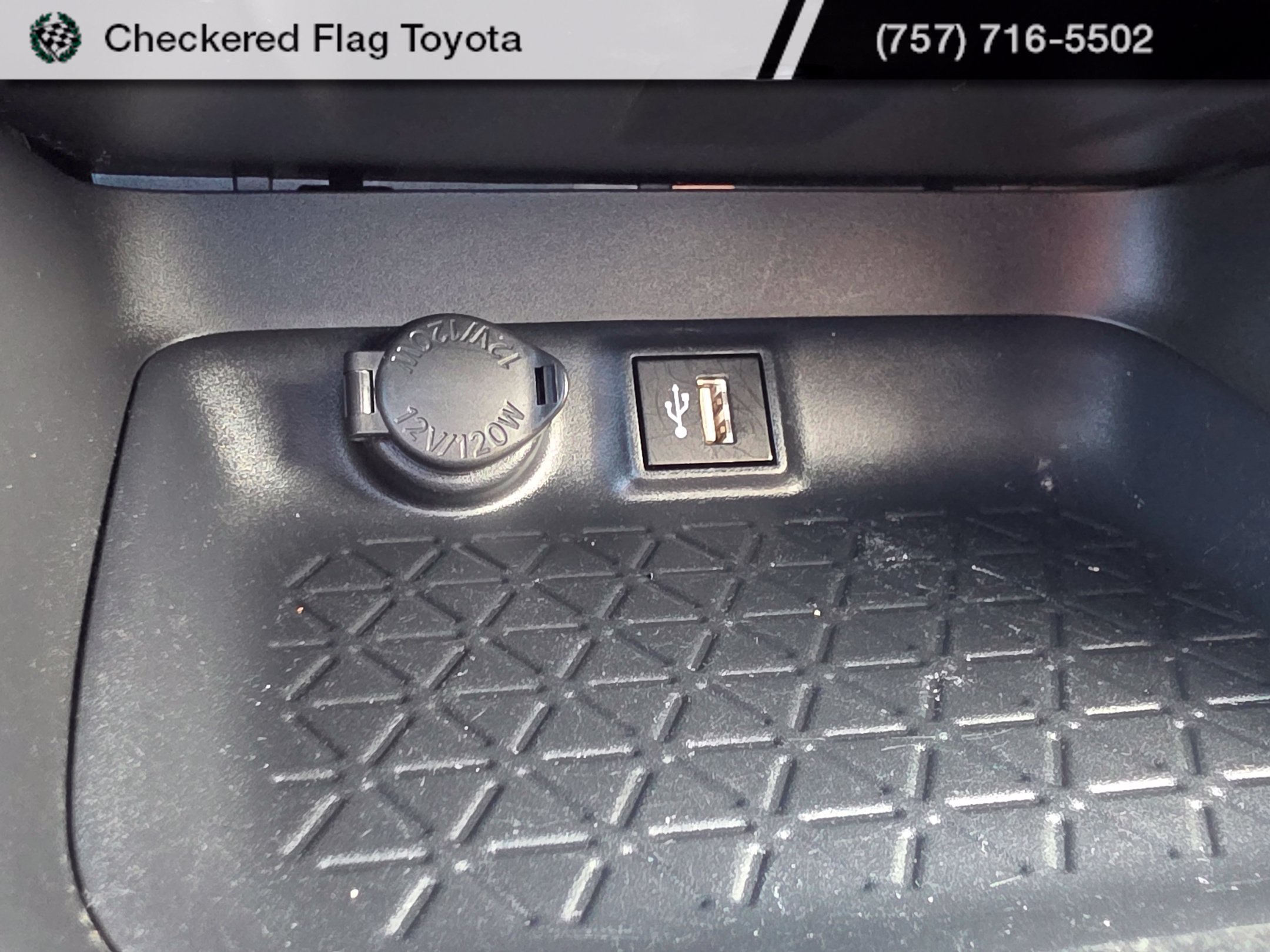 Used 2025 Toyota RAV4 XLE FWD image 24