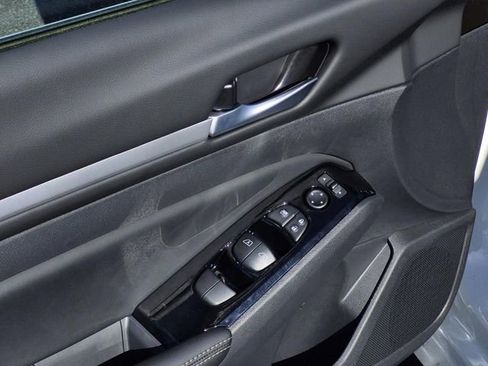 New 2025 Nissan Altima 2.5 SL image 9