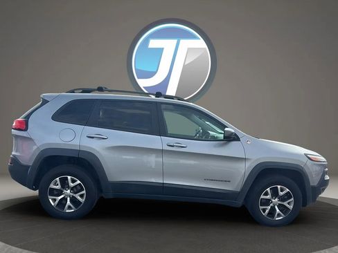 Used 2017 Jeep Cherokee Trailhawk w/ Comfort/Convenience Group AWD/4WD image 7