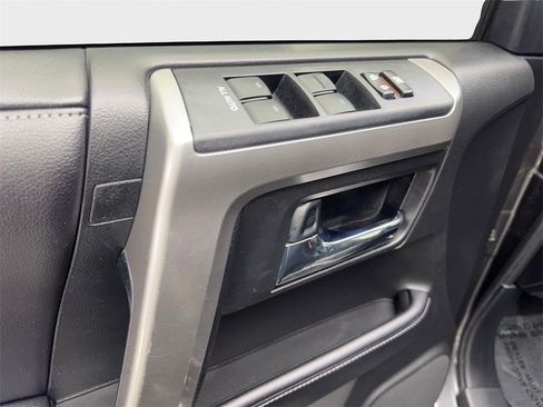 Used 2018 Toyota 4Runner 2WD image 32