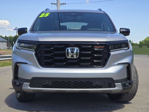 Used 2025 Honda Pilot TrailSport image 13