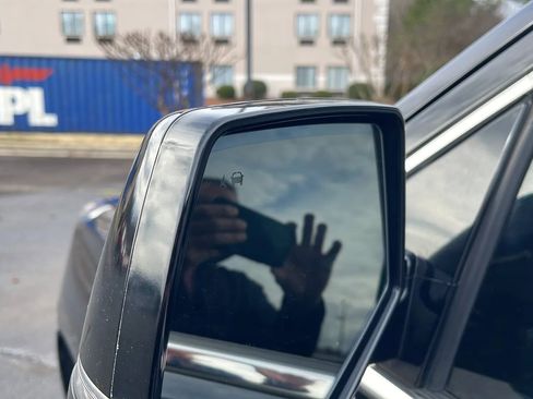 Used 2017 Cadillac Escalade ESV Premium Luxury image 11