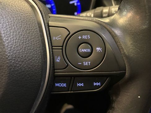 Used 2022 Toyota Corolla Cross XLE w/ Convenience Package image 22