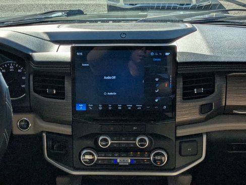 Used 2023 Ford Expedition Limited AWD/4WD image 17