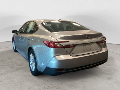 Used 2025 Toyota Camry LE image 3