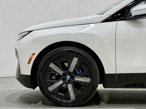 Used 2022 BMW iX xDrive50 w/ Premium Package image 6