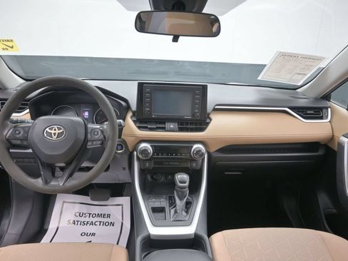 Used 2020 Toyota RAV4 XLE w/ Convenience Package FWD image 17