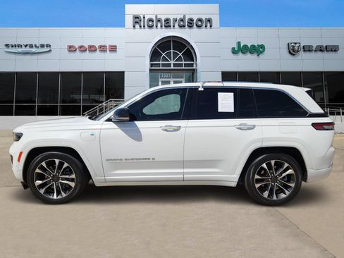Used 2022 Jeep Grand Cherokee Overland w/ Advanced Protech Group III AWD/4WD image 3