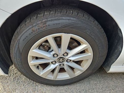Used 2025 Toyota Camry LE FWD image 4