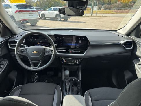 Used 2025 Chevrolet TrailBlazer LT image 28