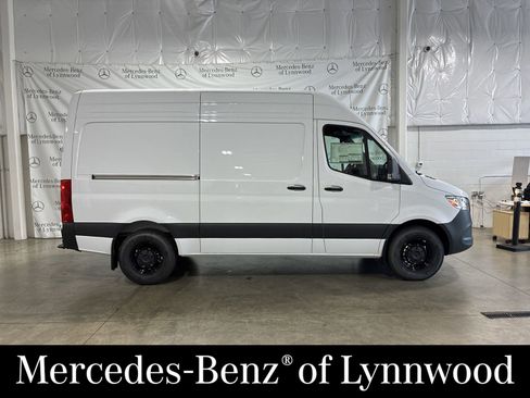 New 2025 Mercedes-Benz Sprinter 2500 image 1