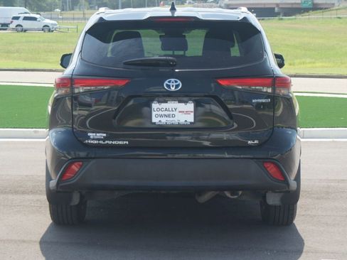 Used 2022 Toyota Highlander XLE image 16