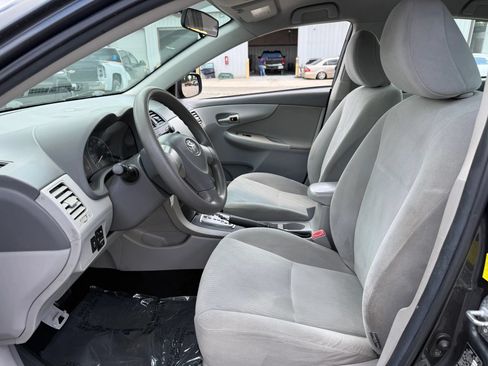 Used 2010 Toyota Corolla LE FWD image 2