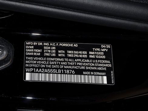 Certified 2025 Porsche Macan image 30