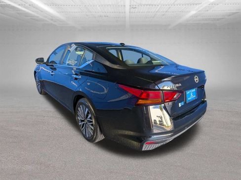 Used 2024 Nissan Altima 2.5 SV FWD image 7